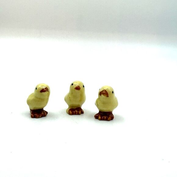 3 Vintage Hagen Renaker chicks Big Heads Yellow Glossy Very Tiny - Picture 1 of 5